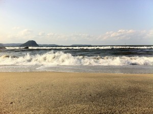 左手奥にあるのが高島です